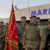 Порошенко в Мариуполе вручил морпехам боевое знамя (фото)
