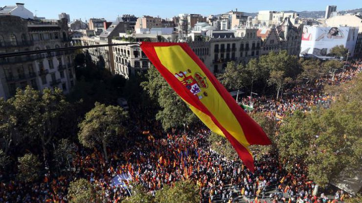 Горсовет Барселоны проголосовал за признание правительства Каталонии 