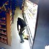 В супермаркете Кропивницкого мужчина уронил ребенка на пол (видео) 