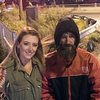 "У него были последние 20 долларов": бездомный спас девушку