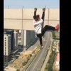 В Китае смертельное падение руфера с небоскреба засняла камера (видео) 