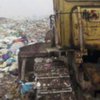 Трактор насмерть задавил женщину на мусорной свалке 
