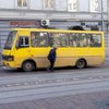 Во Львове "треснула" переполненная пассажирами маршрутка (фото) 