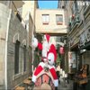 До Єрусалиму завітав Санта Клаус на верблюді