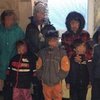Мать бросила 9 несовершеннолетних детей на вокзале