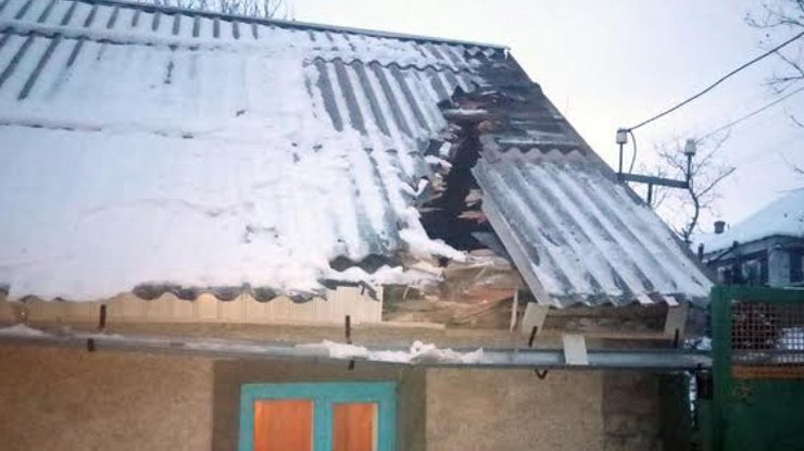 В Авдеевке восстанавливают поврежденные от обстрелов дома