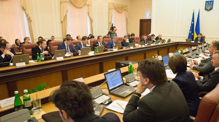 Кабмин ввел чрезвычайные меры в энергетической системе Украины