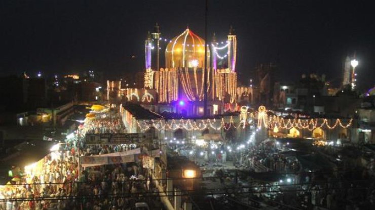 В Пакистане взорвали храм, погибли около полусотни человек 