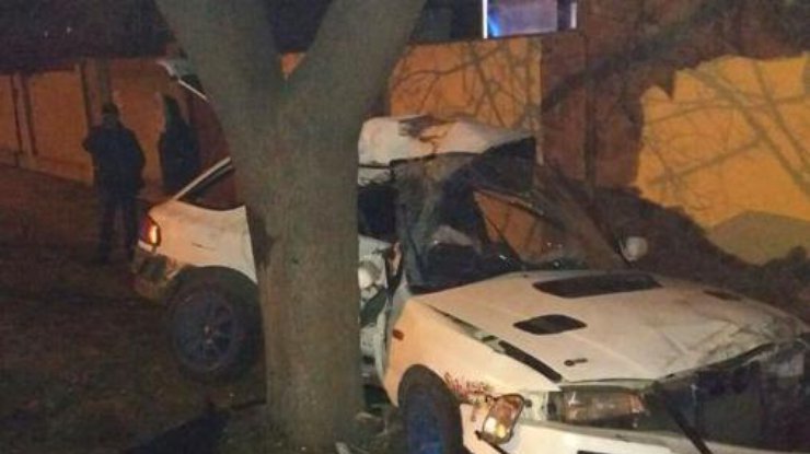 В Одессе автомобиль"разломало" на две части