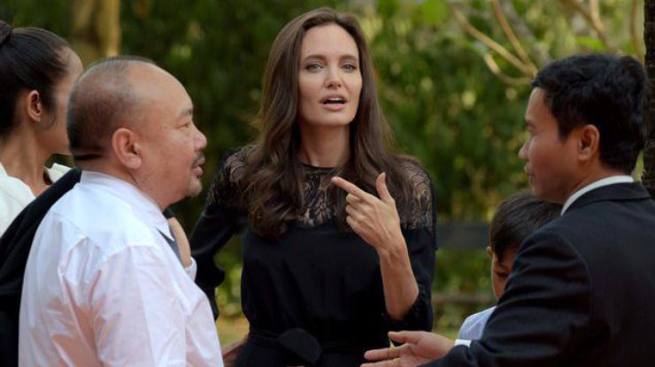 Джоли впервые появилась на публике после развода с Питтом