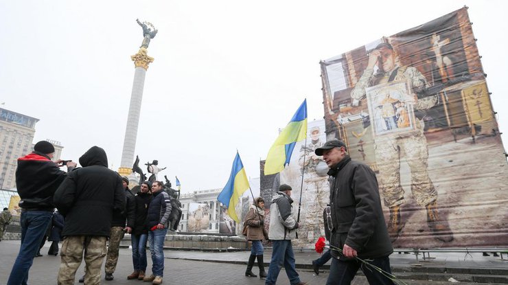 В Киеве на Майдане проходит народное вече 