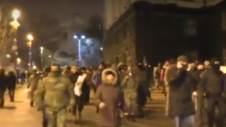 В Киеве протестующих выдвинулась к Майдану Независимости