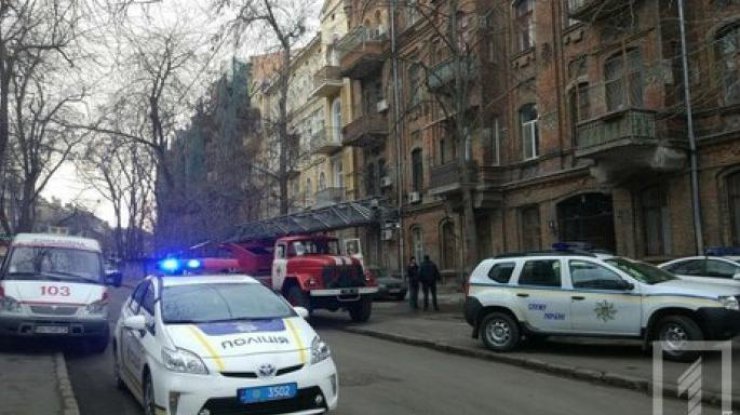 В Одессе мужчина пытался выброситься из окна после ссоры с женой