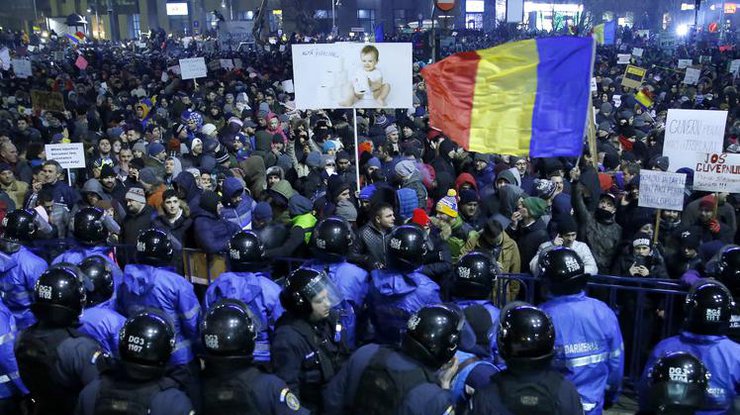 В Румынии на протесты против коррупции вышли 230 тысяч человек 