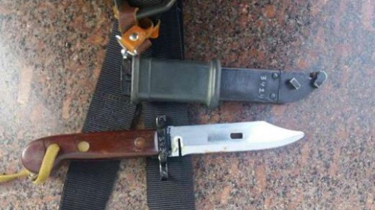 В центре Киева полиция обнаружила у граждан два ножа