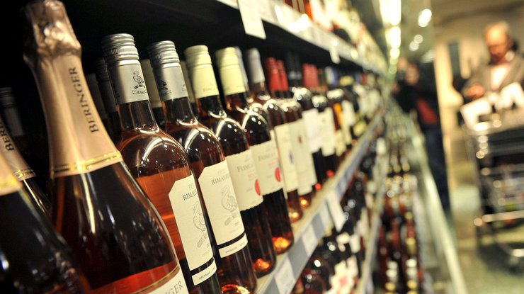 В четверг, 23 февраля, в Киевраде состоится пленарное заседание, на котором рассмотрят запрет на продажу алкоголя в установленные часы ночью. 