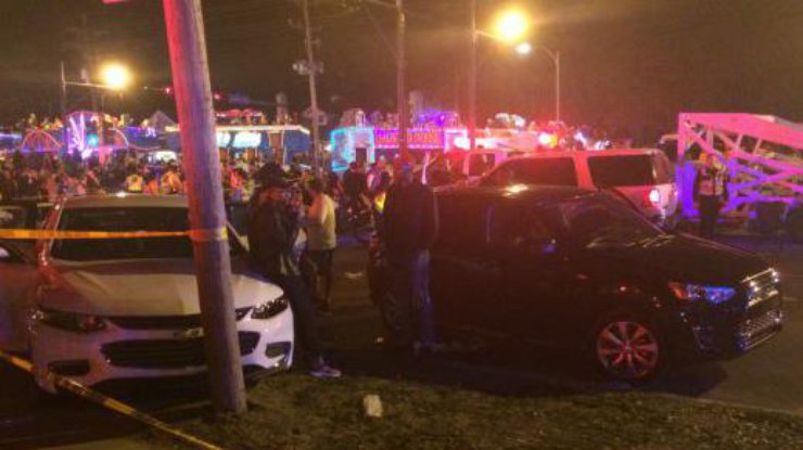 В Новом Орлеане автомобиль въехал в толпу, десять человек в критическом состоянии