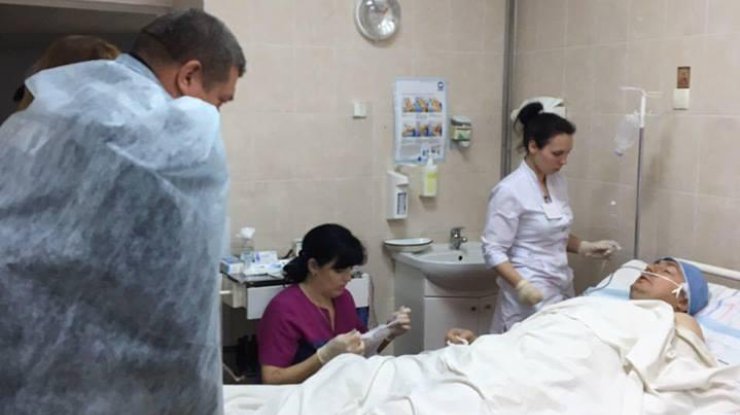 Раненный в Авдеевке спасатель пришел в себя. Фото: Facebook