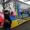 В Берлине перед посольством России прошла акция протеста против обстрелов Авдеевки