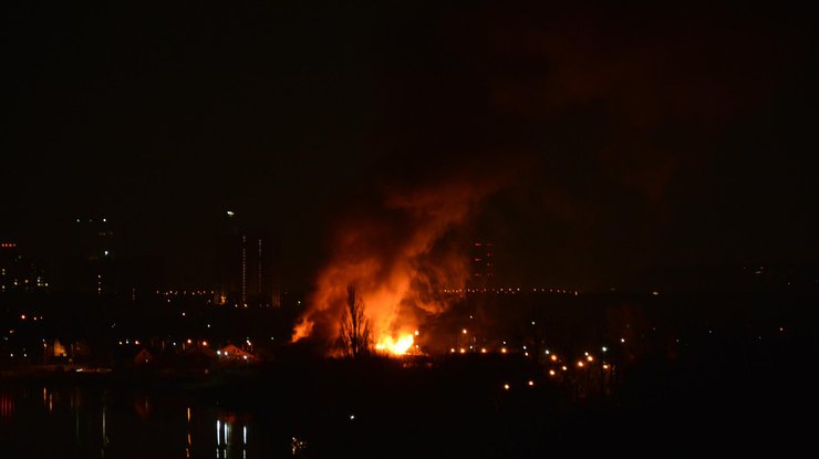 В Киеве во время пожара в оздоровительном комплексе пострадал мужчина