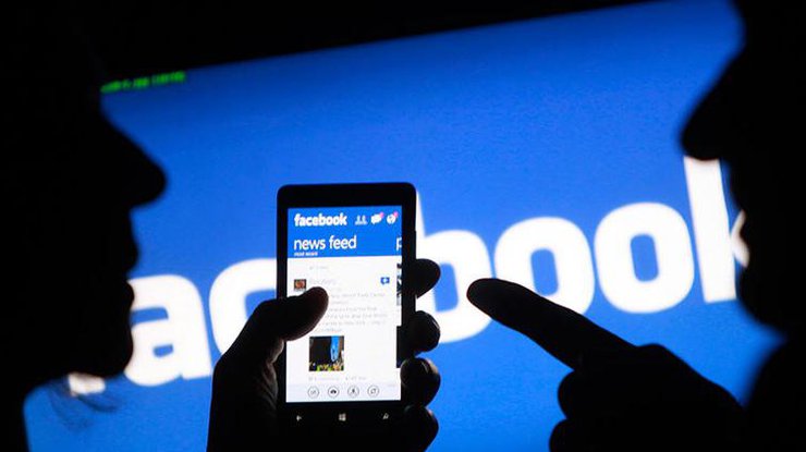 Facebook будет автоматически указывать в форме отзыва персональные данные соискателей