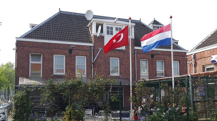 Турция заблокировала дипломатические миссии Нидерландов 