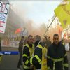 У Франції тисячі пожежників вимагають підвищення зарплати 