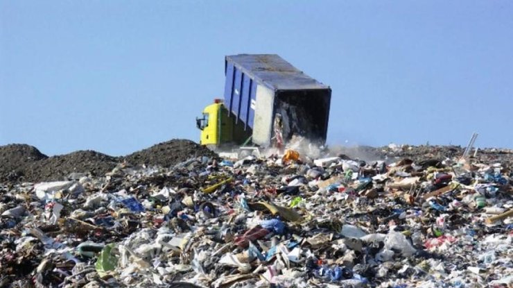 По факту нелегального вывоза мусора из Львова открыто 11 уголовных дел