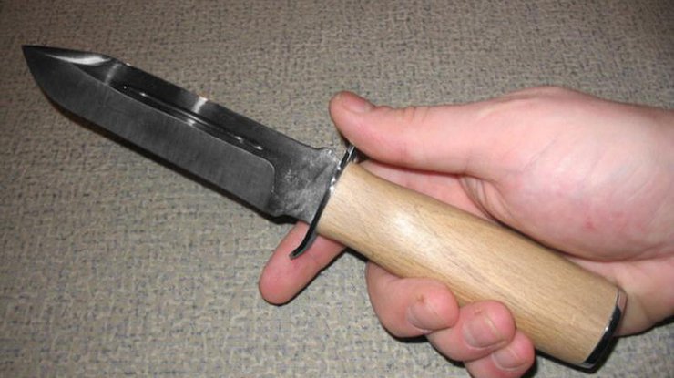 В Харькове школьник бросился с ножом на знакомого