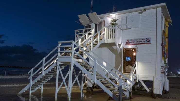 В Израиле открылся первый в мире отель в спасательной вышке