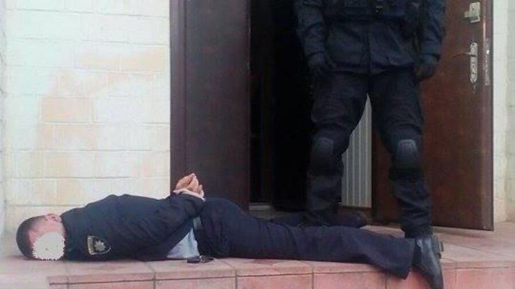 В Киеве задержали торговавших оружием и взрывчаткой полицейских