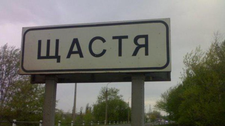 Под Луганском на блокпосту неизвестный автомобиль сбил военного 