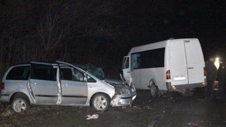 Возле Хмельницкого столкнулись три автомобиля