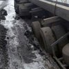 На Донбассе фуры превратили дорогу в болото (фото) 