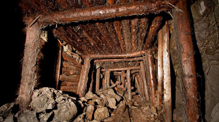 В Одессе мужчина упал в шахту и погиб 