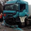 Под Киевом столкнулись два грузовика, есть пострадавшие (фото)