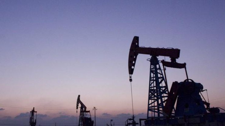 Цены на нефть стремительно снижаются 