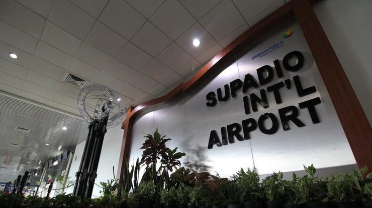 В Индонезии в аэропорту обрушился потолок