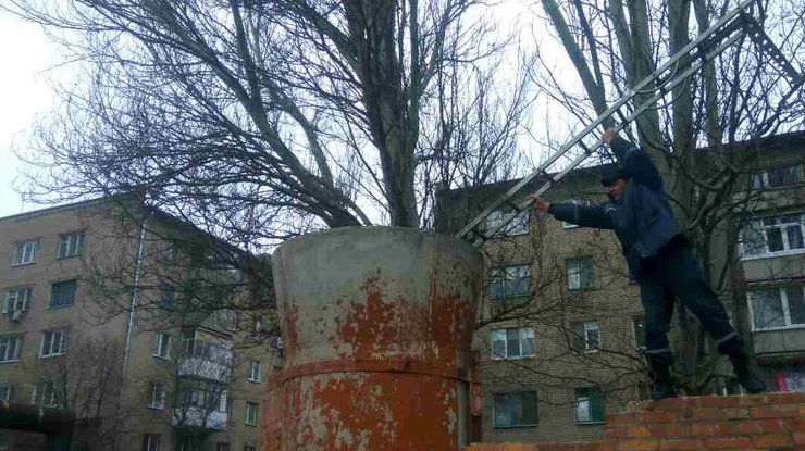 В Запорожье дети упали в бетонную трубу