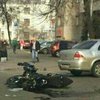 В центре Киева мотоцикл столкнулся с иномаркой (фото) 
