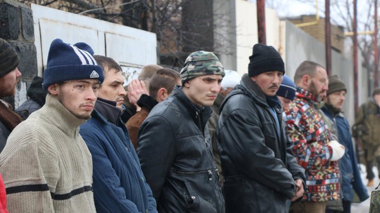 Красный Крест не хотят пускать к украинским заложникам - Олифер