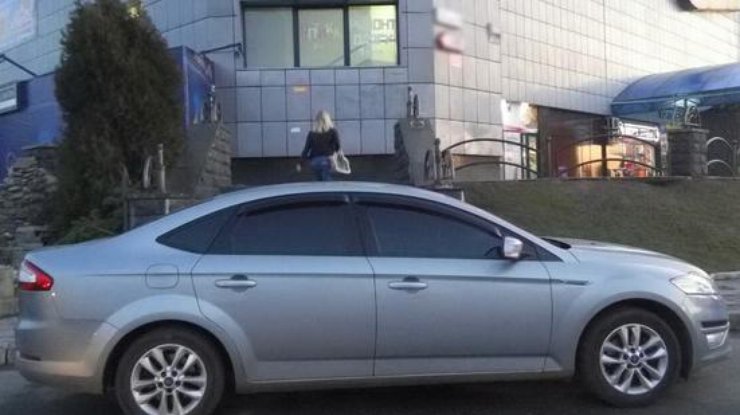 В Киеве водитель поймал автовора "на горячем" 
