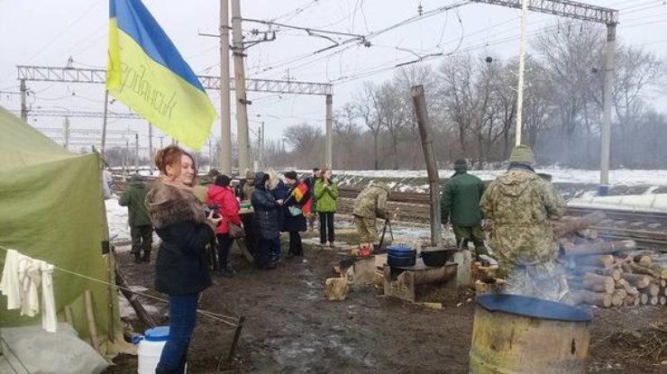 Блокада Донбасса: активисты разблокировали движение поезда 