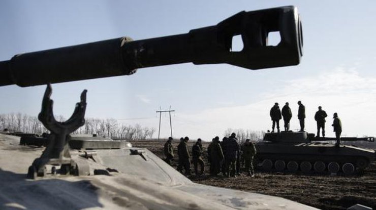 На Донбассе боевики открыли артиллерийский огонь 