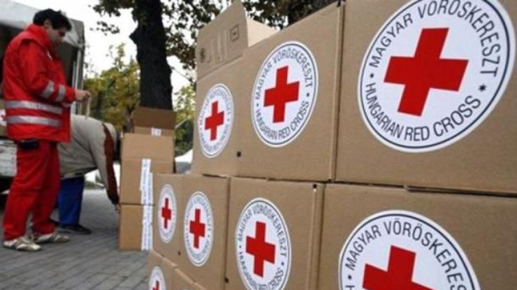 Пасха в АТО: Красный Крест передал украинским пленным посылки 
