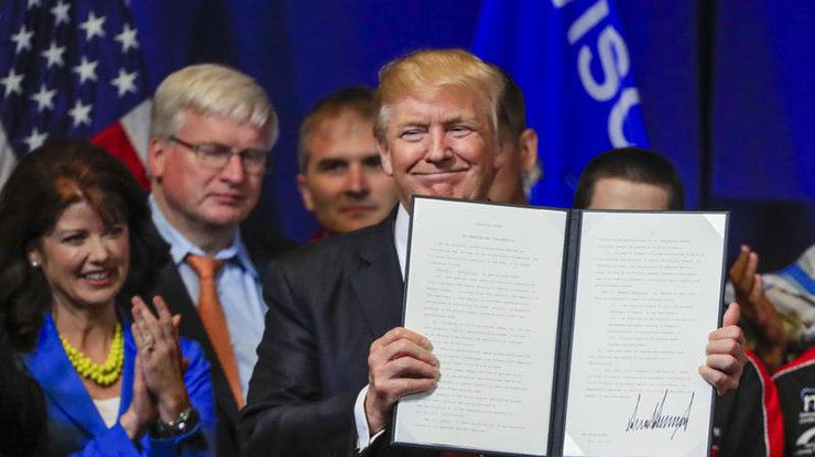 Визы в США: Трамп подписал ужесточающий въезд в страну указ