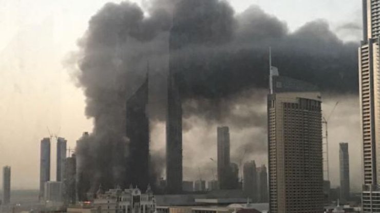 В Дубае возле самого высокого здания в мире вспыхнул пожар / Фото: из Twitter