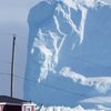 К побережью Канады приплыл гигантский айсберг: опубликованы зрелищные фото