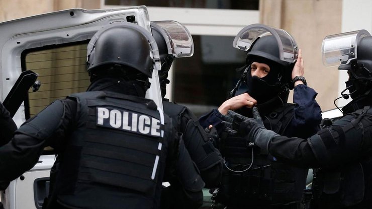 Перестрелка в центре Парижа: подозреваемый сдался полиции