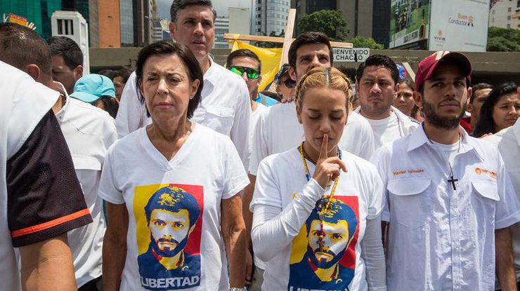 В Венесуэле прошли траурные марши